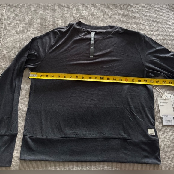 🆕 NWT Vuori Daydream Crew Black Heather Performance Top SO SOFT! Athleisure - Picture 8 of 8